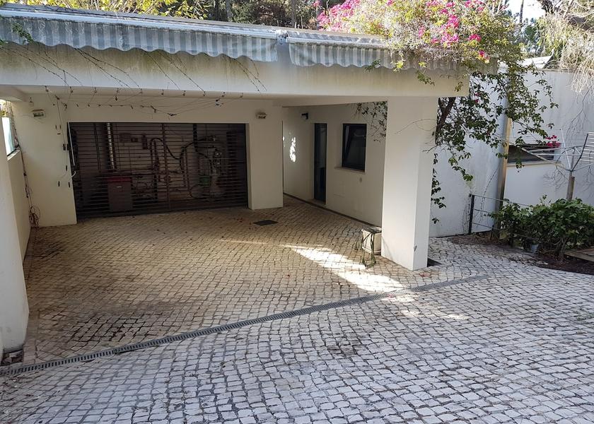 Lisboa Region Almada Entrance