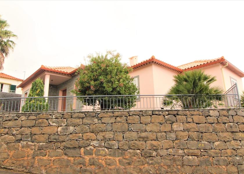 Madeira Santana Exterior Detail