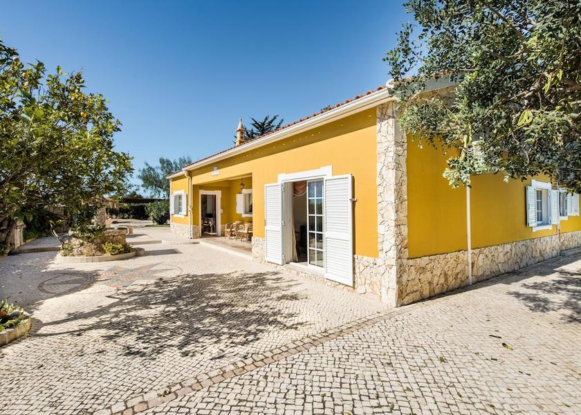 Faro Silves Exterior Detail