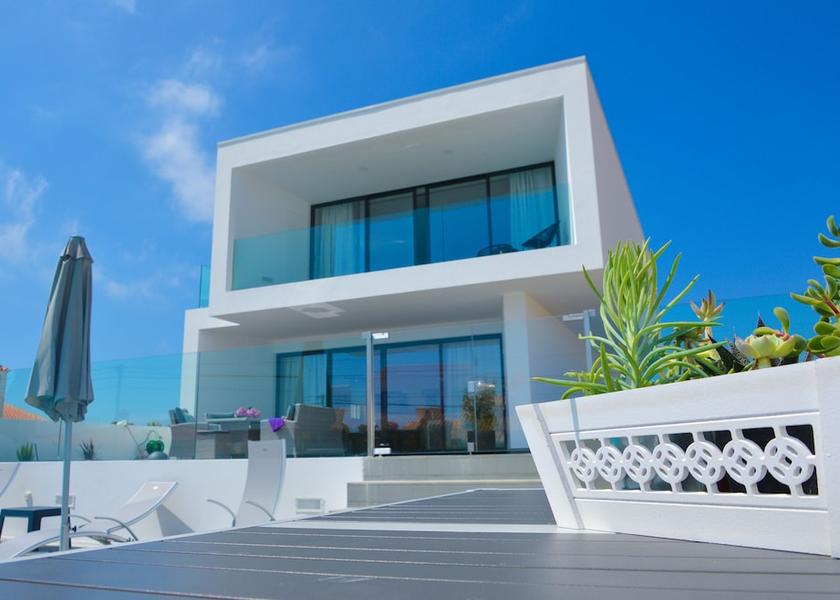 Faro Aljezur Front of property