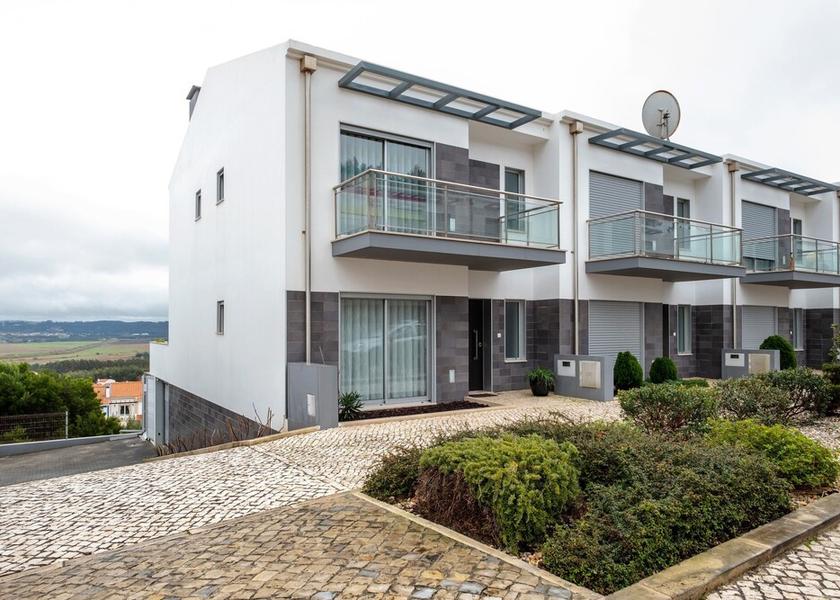 Leiria Caldas da Rainha Exterior Detail