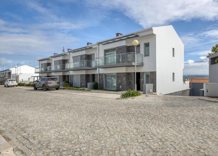Leiria Caldas da Rainha Exterior Detail