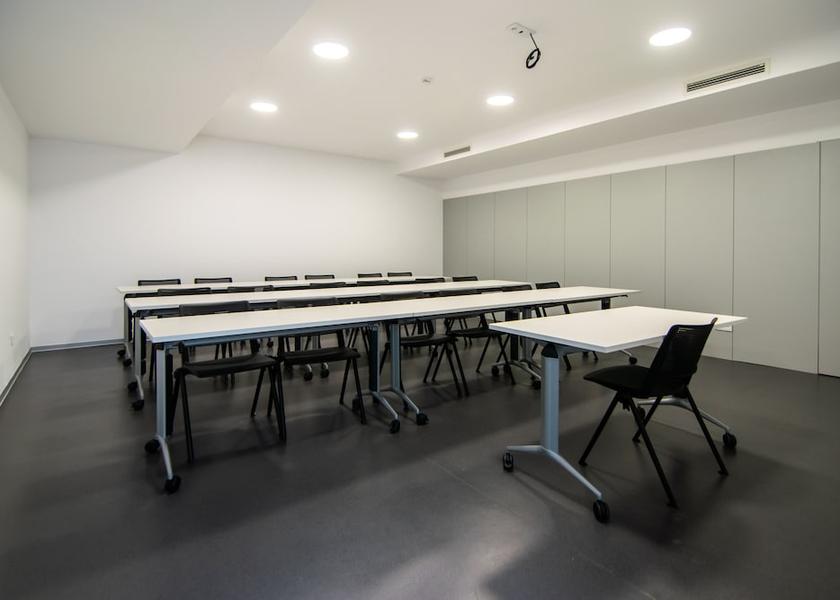 Braga Braga Meeting Room
