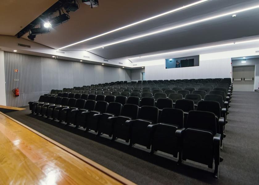 Braga Braga Meeting Room