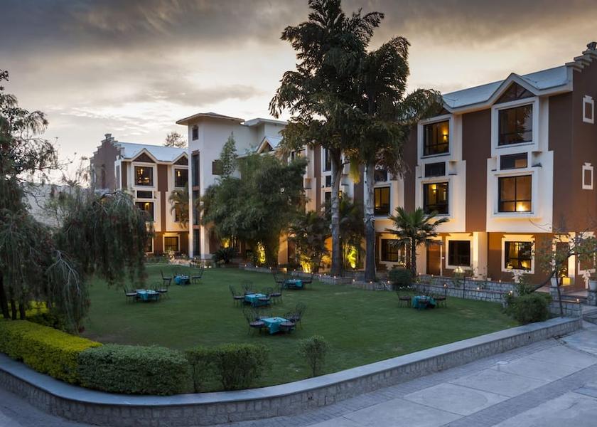 Rajasthan Mount Abu Lawn