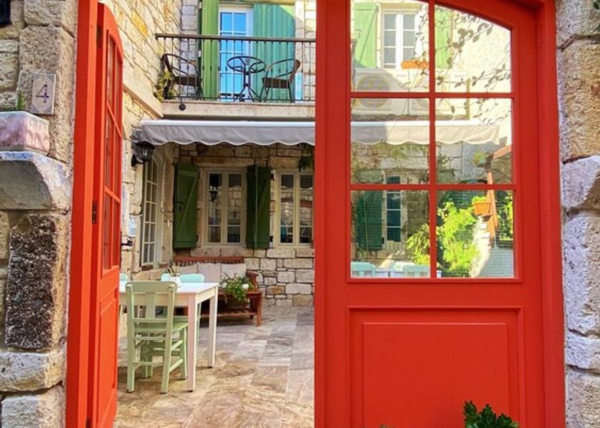 Izmir Çeşme Facade