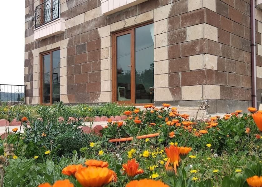  Gomec Exterior Detail