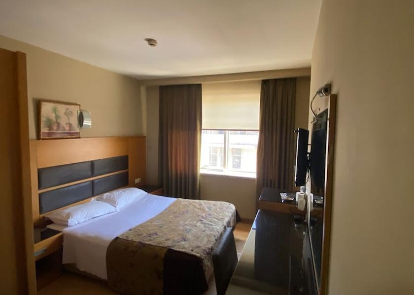  Adana Room