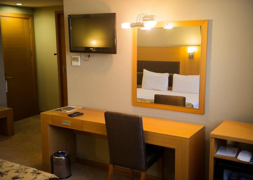 Adana Room