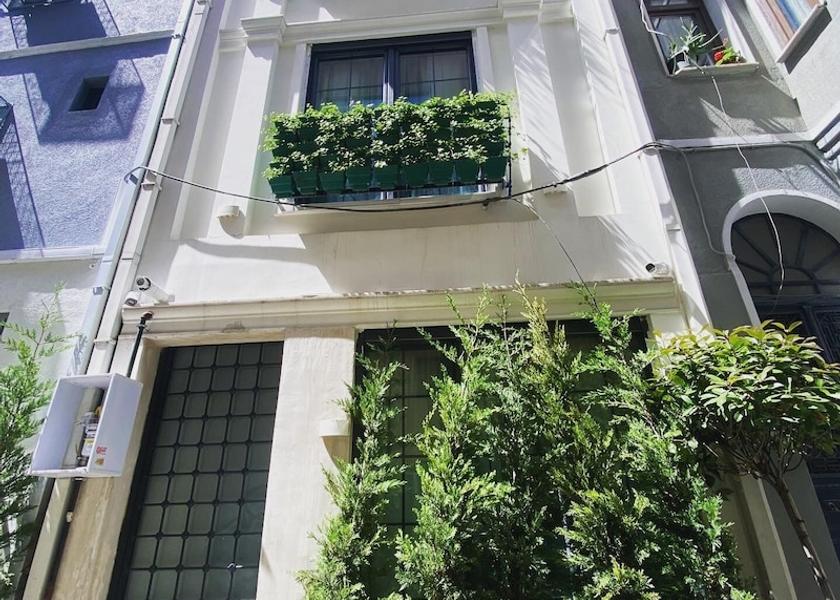  Istanbul Exterior Detail