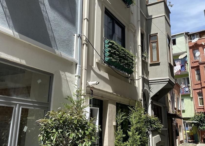  Istanbul Exterior Detail