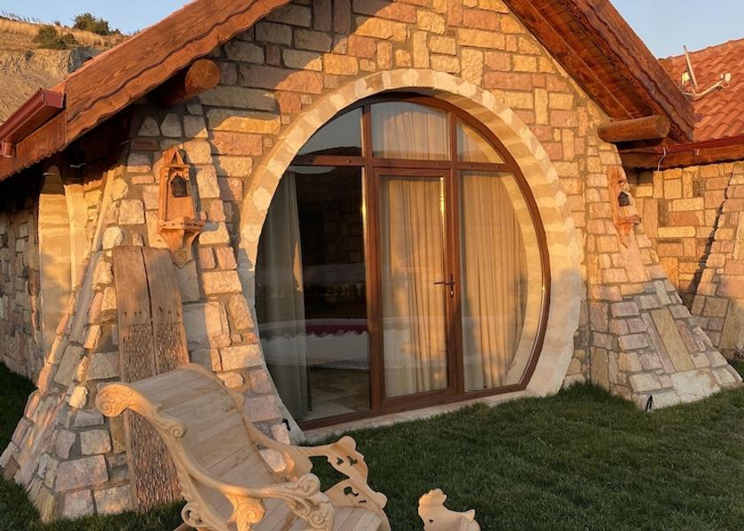  Iznik Exterior Detail