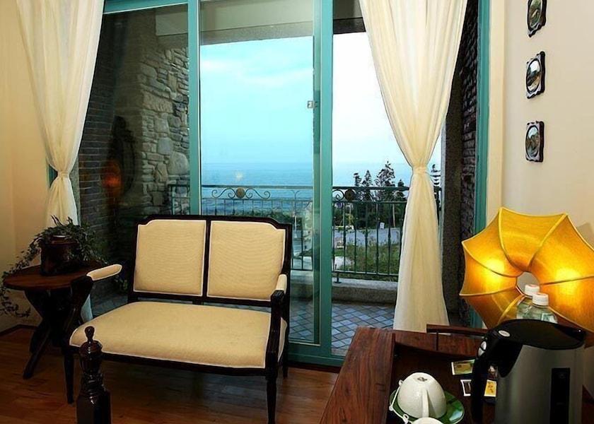 Hualien County Shoufeng Room