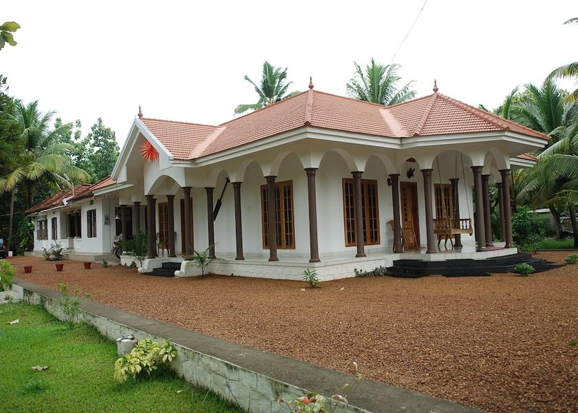 Kerala Kumarakom Front of property