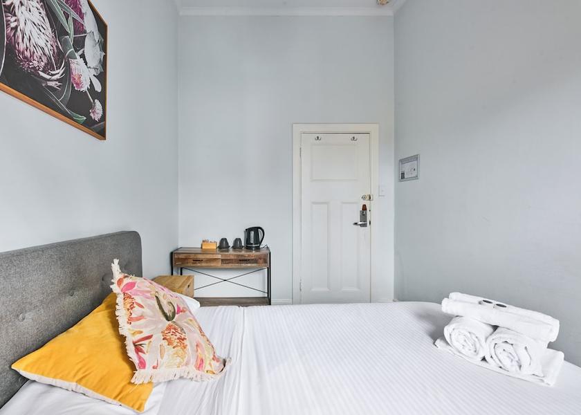Victoria Melbourne Room