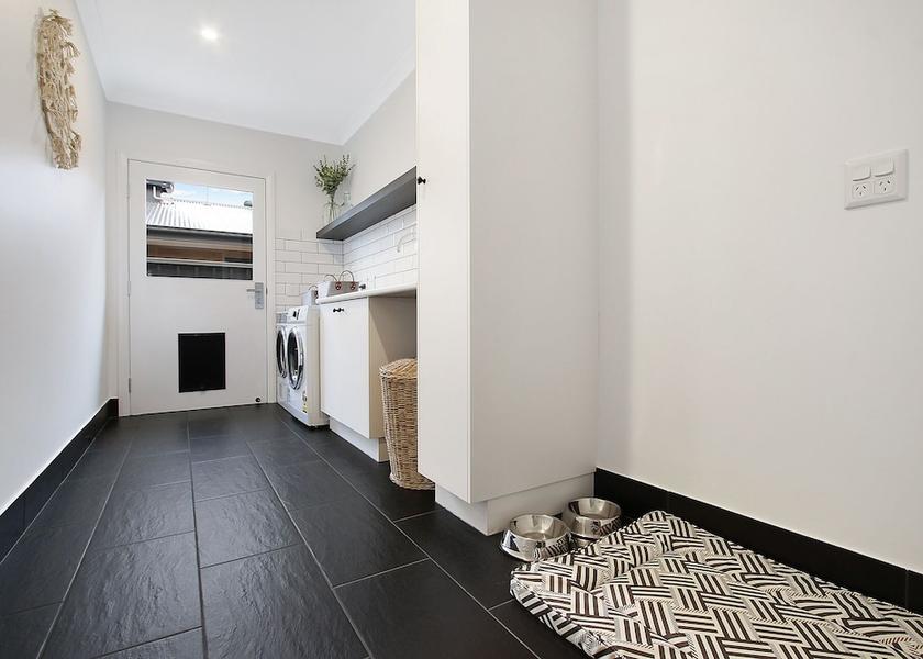 Victoria Yarrawonga Interior Entrance