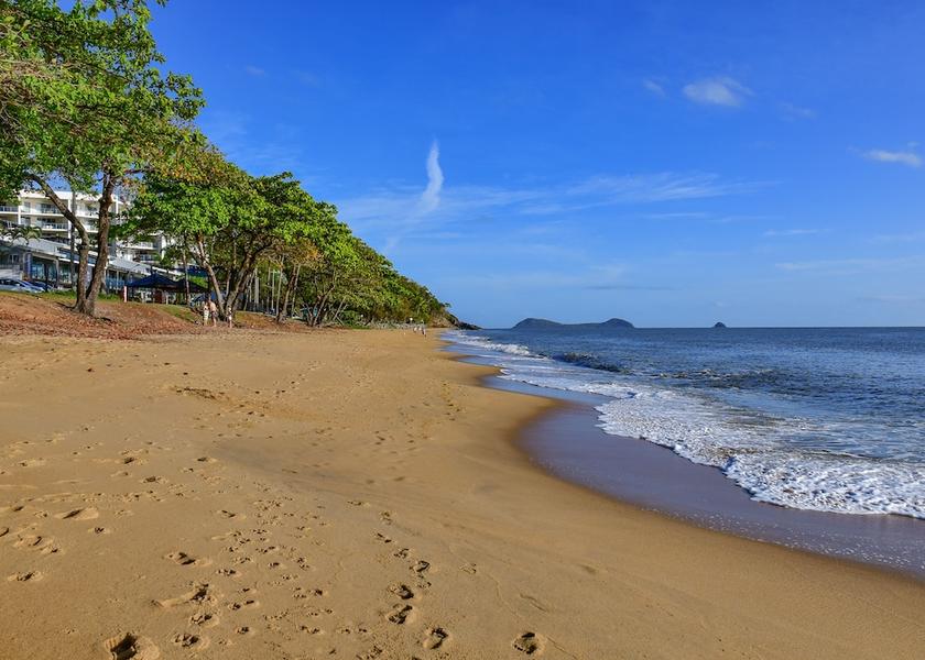 Queensland Cairns Beach/Ocean View