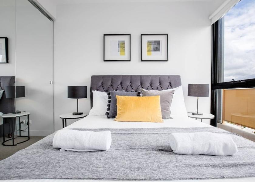 Victoria Melbourne Room