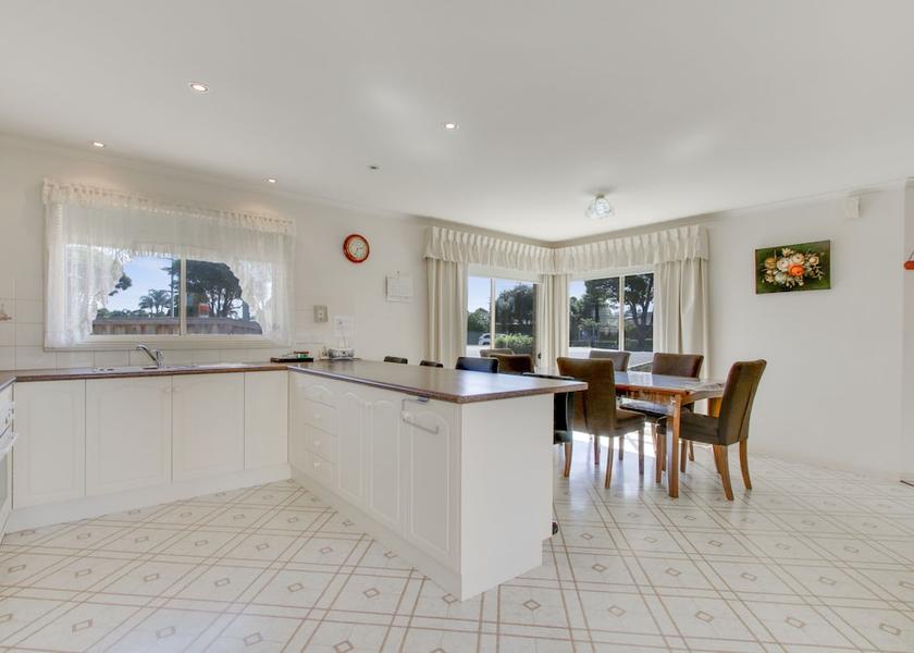 Victoria Lakes Entrance Interior Entrance