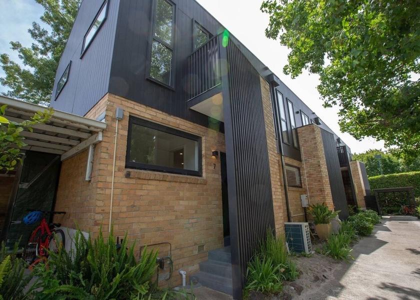 Victoria Melbourne Exterior Detail