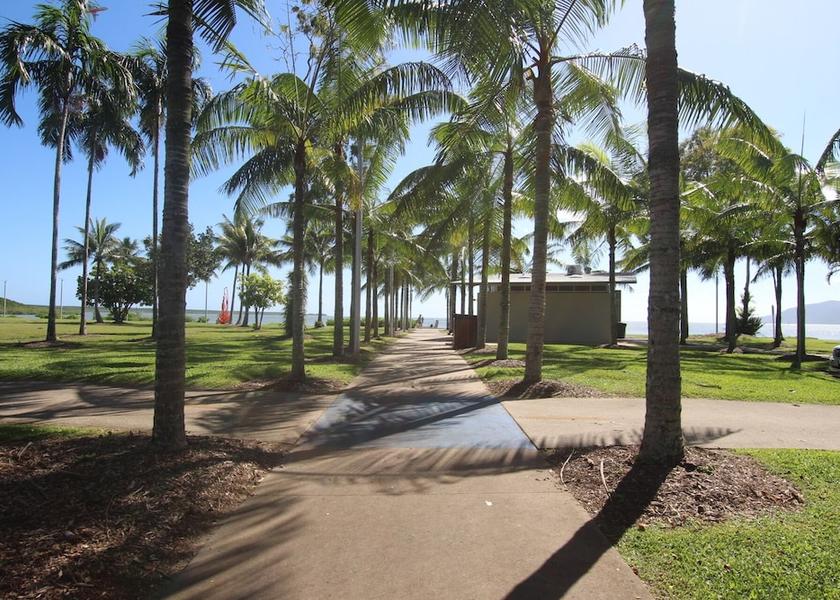 Queensland Cairns Beach