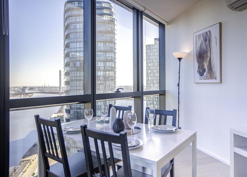 Victoria Melbourne In-Room Dining