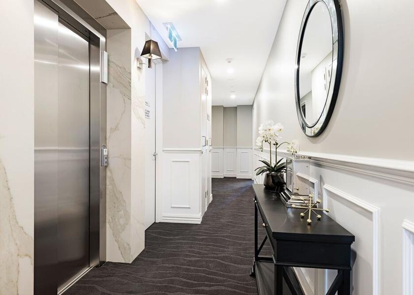 Victoria Melbourne Interior Entrance