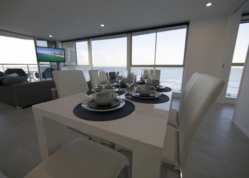 Queensland Main Beach In-Room Dining