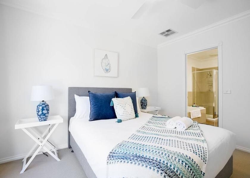 Victoria Melbourne Room