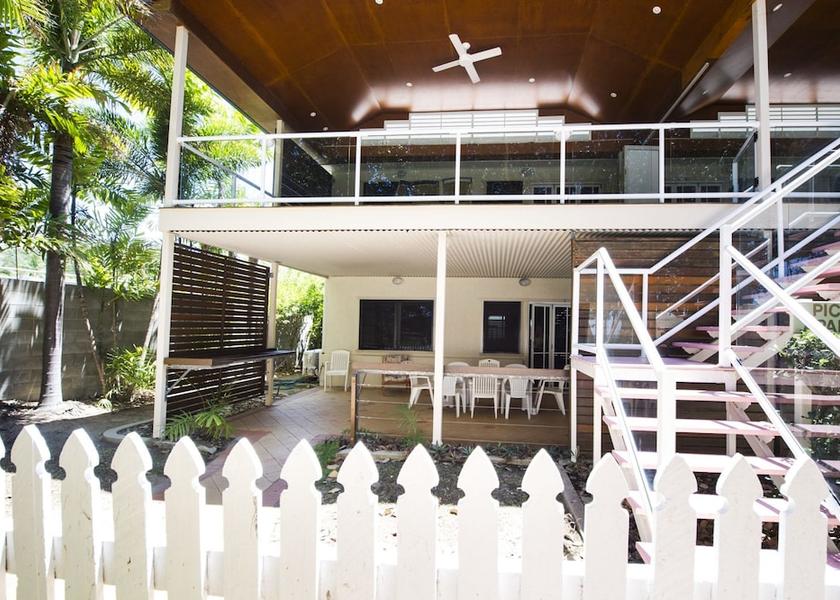 Queensland Picnic Bay Terrace