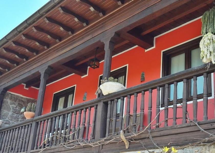 Asturias Onis Exterior Detail