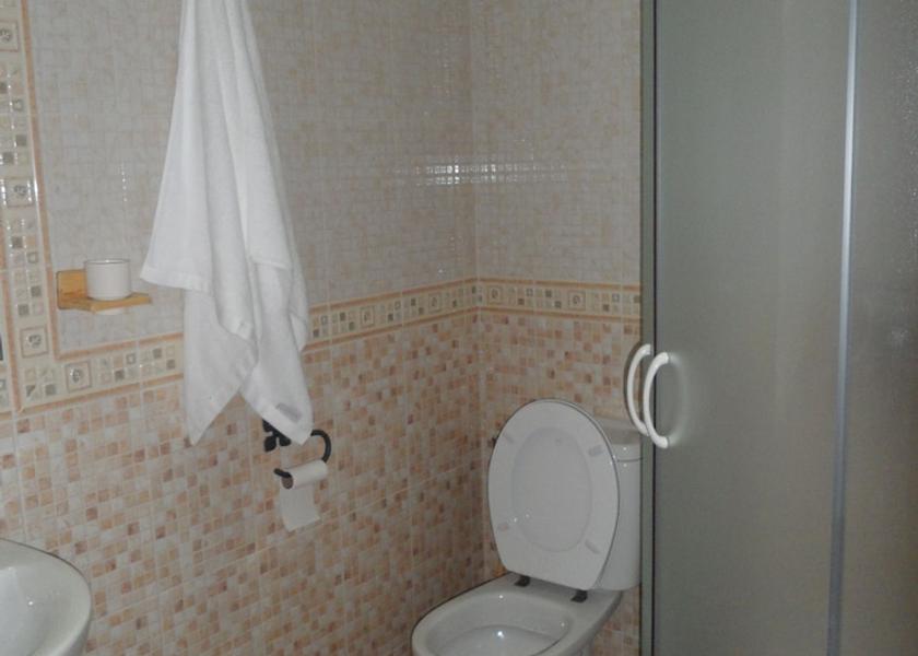 Castilla - La Mancha Alpera Bathroom