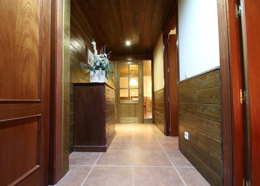 Solsonès Sant Llorenc de Morunys Interior Entrance