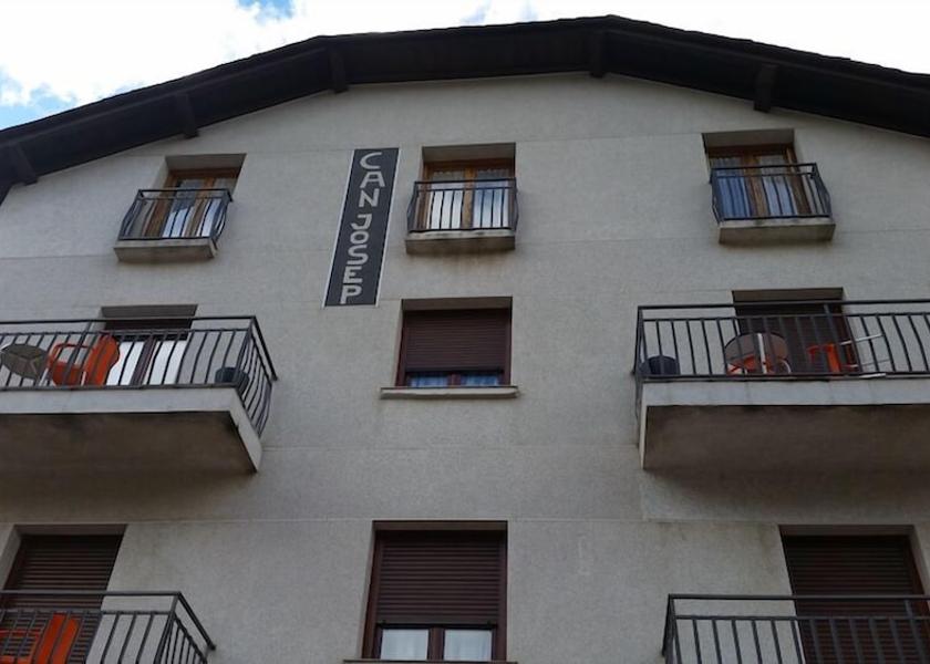 Catalonia Sort Exterior Detail