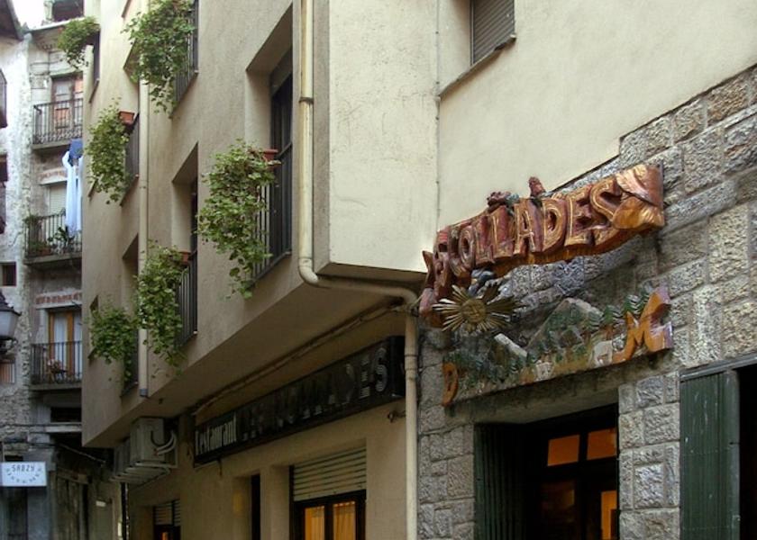 Catalonia Sort Facade