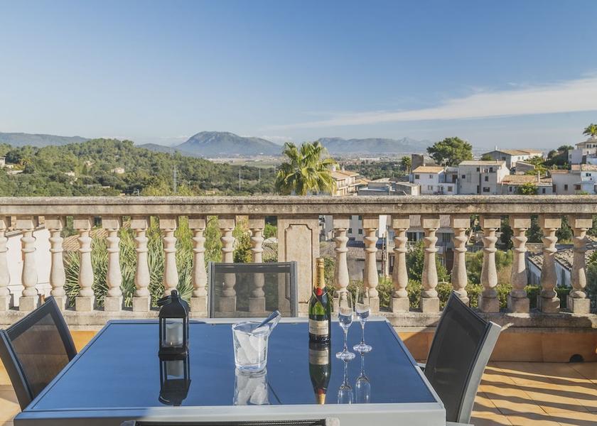 Raiguer Buger Terrace