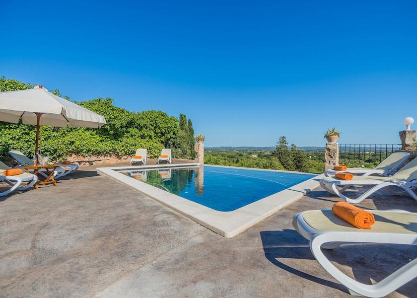 Raiguer Buger Exterior Detail