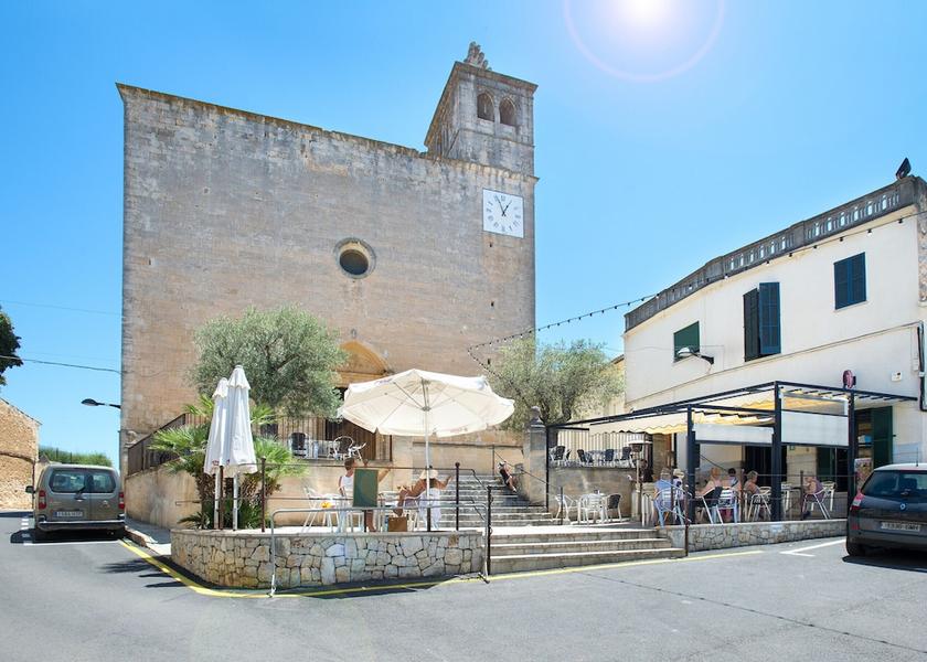 Raiguer Buger Exterior Detail