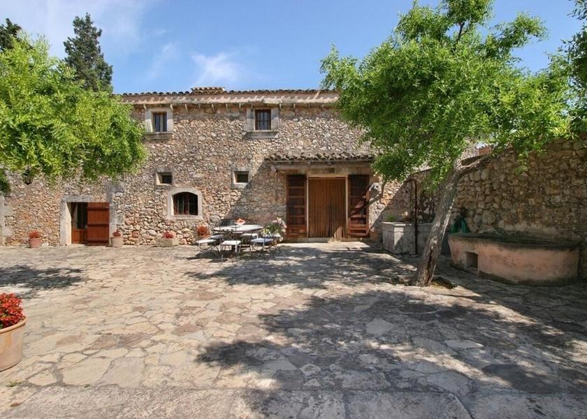 Raiguer Buger Exterior Detail