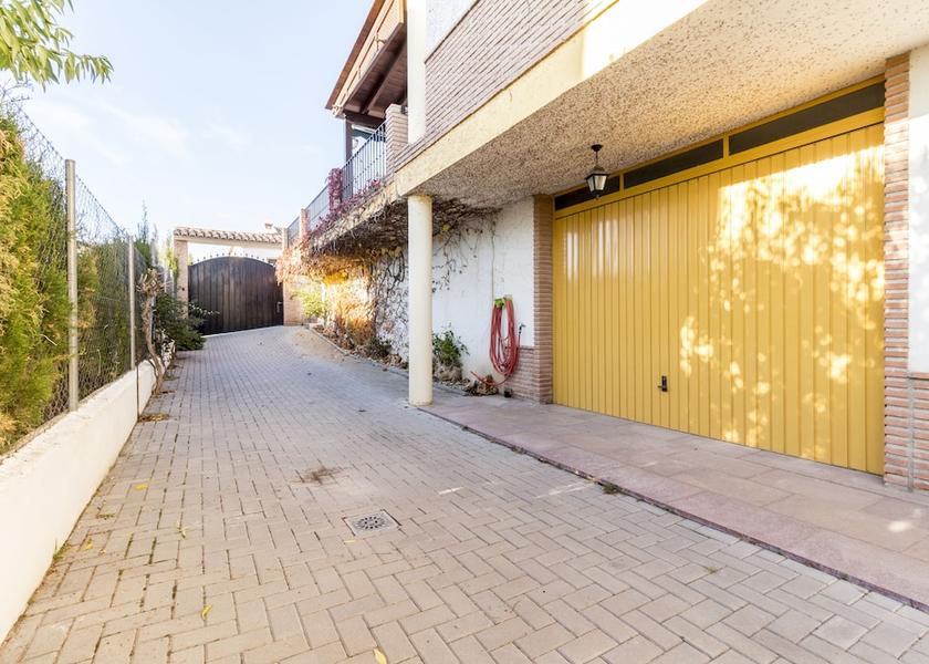 Andalusia Durcal Parking