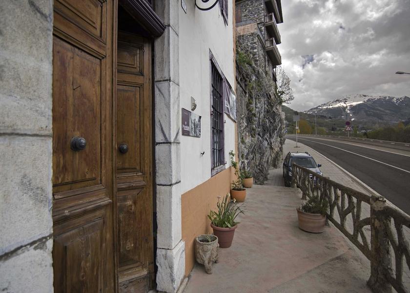 Catalonia Naut Aran Exterior Detail