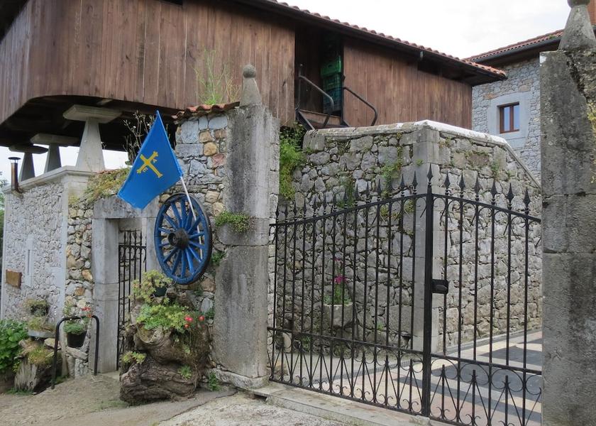 Asturias Belmonte de Miranda Facade