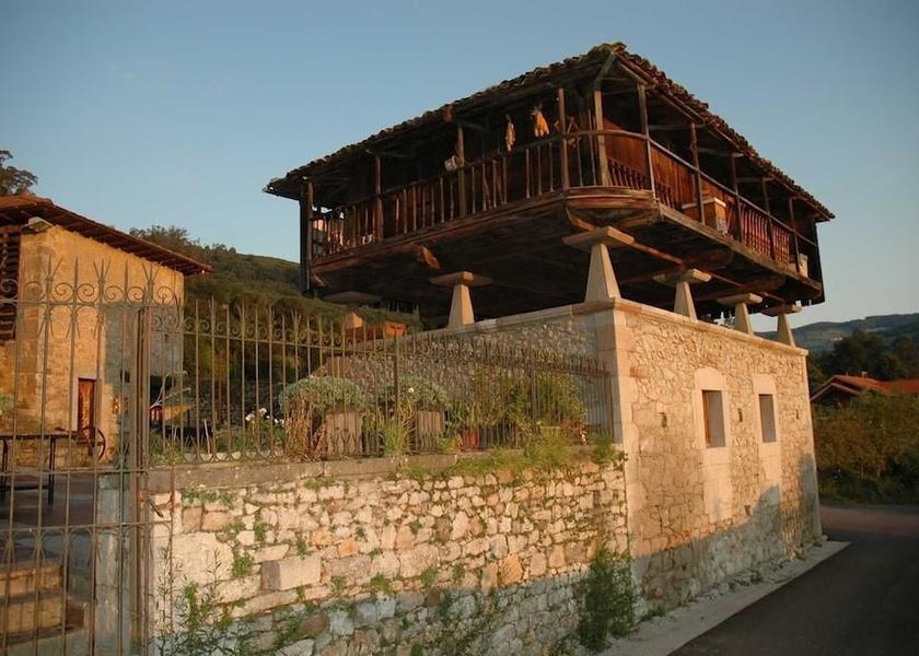 Asturias Belmonte de Miranda Facade
