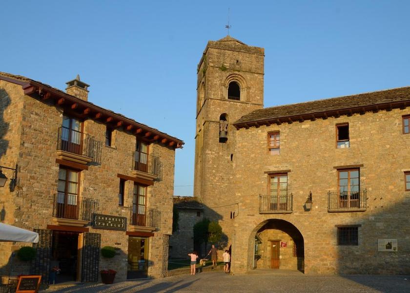 Aragon Ainsa Exterior Detail