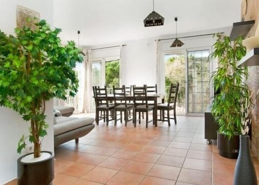 Catalonia Vidreres Living Area