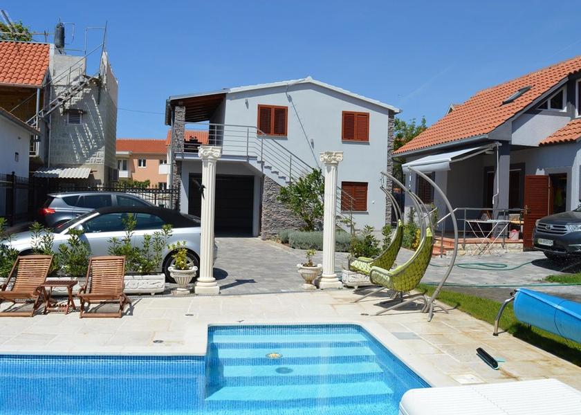 Sibenik-Knin Tribunj Courtyard