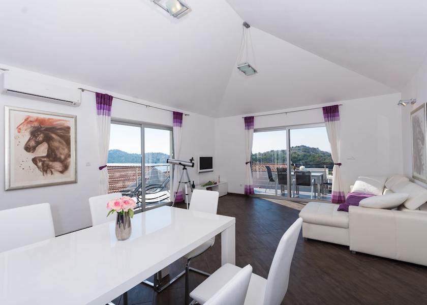 Sibenik-Knin Tribunj Dining Area