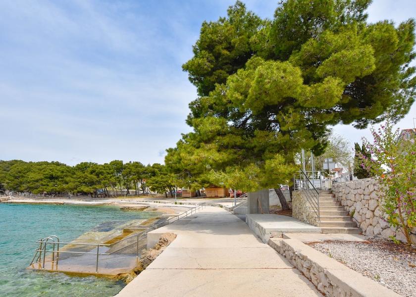 Sibenik-Knin Tribunj Beach