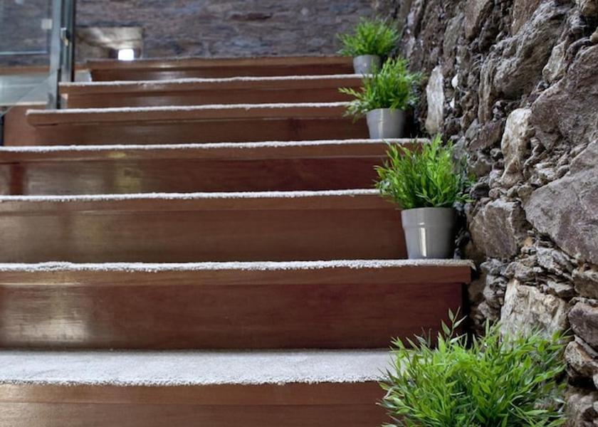 Galicia O Pino Interior Entrance