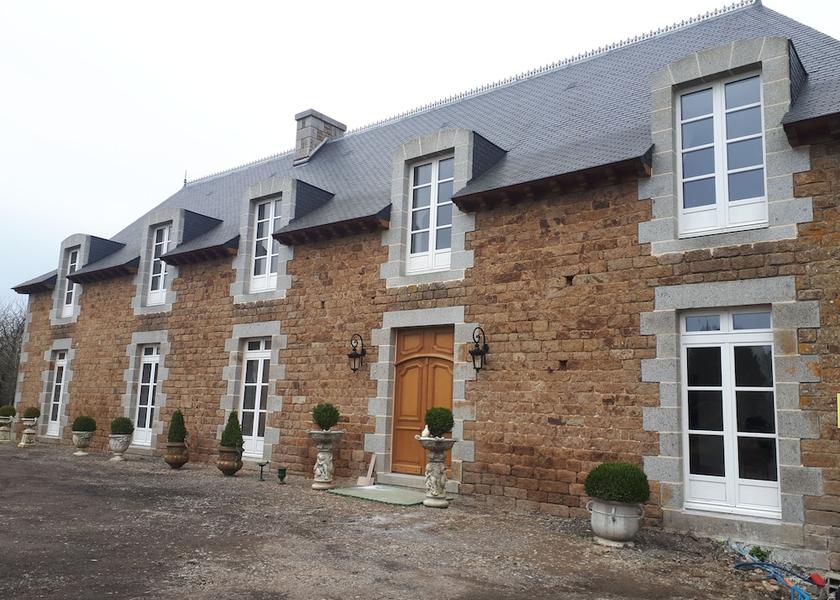 Brittany Sens-de-Bretagne Facade